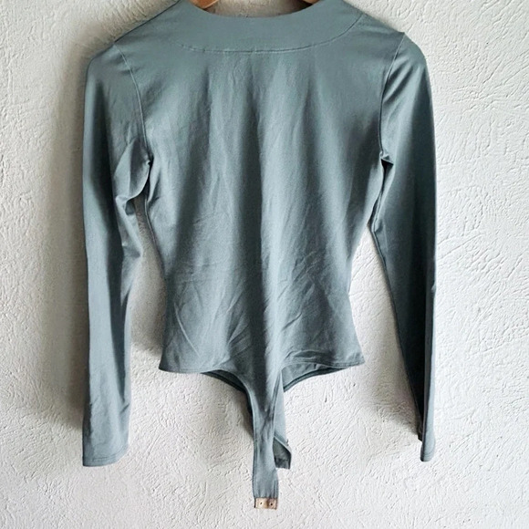 Alix NYC Jules Deep V-Neck Long Sleeve Bodysuit Blue Sz Medium - Picture 3 of 8